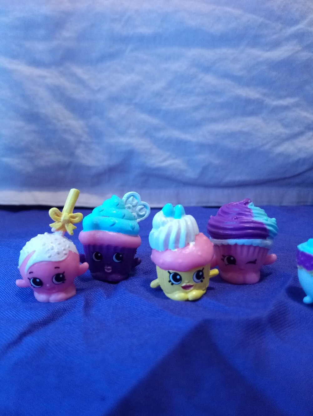 Shopkins Season 3 Food Fair Cupcake Collection 2016 Playset - Picture 8 of 8